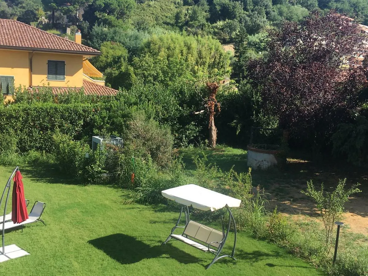 Mikeme Bed & Breakfast Carrara 3*,